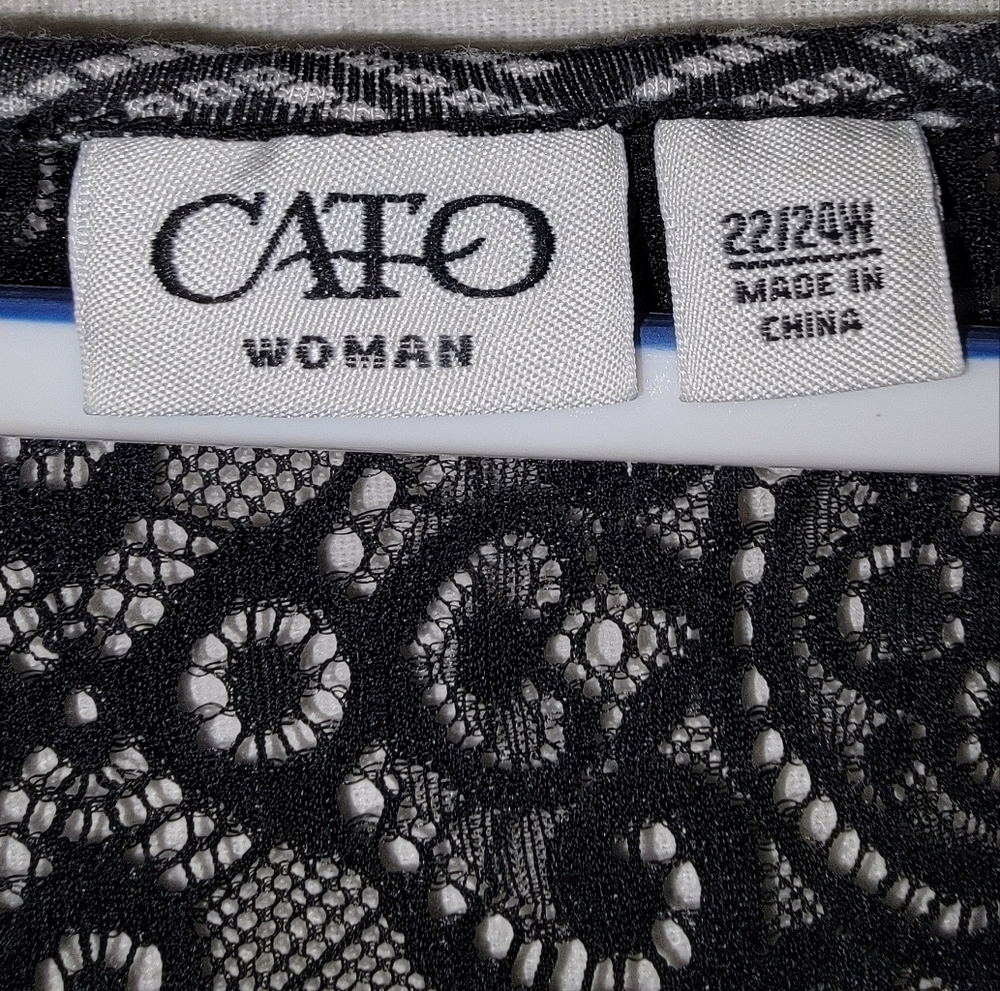 Cato Black and White Relaxed Bateau Cuffed Sleeve Top Size 22/24W - Picture 3 of 10